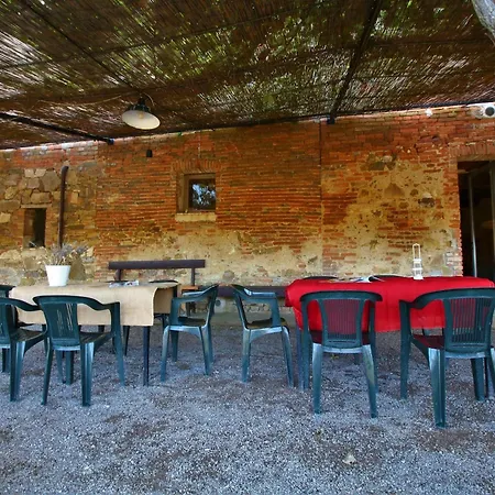 Дом отдыха Near Trasimeno With Pool